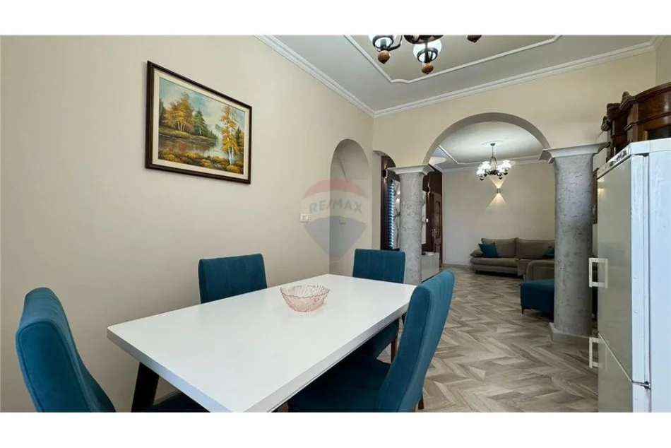 Tirane, jepet me qera apartament 2+1 Kati 4, 80 m² 550 € (Tregu Elektrik - Shkolla e Baletit)