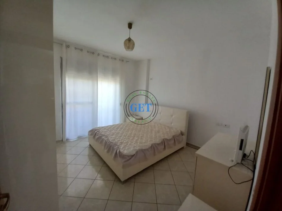 Durres, jepet me qera apartament 2+1+Ballkon Kati 4, 85 m² 350 € (Stadiumi, Durres)