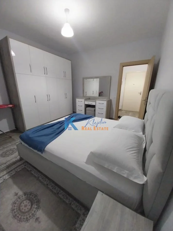 Tirane, jepet me qera apartament 1+1 Kati 3, 100 m² (Kopshtit Zoologjik)