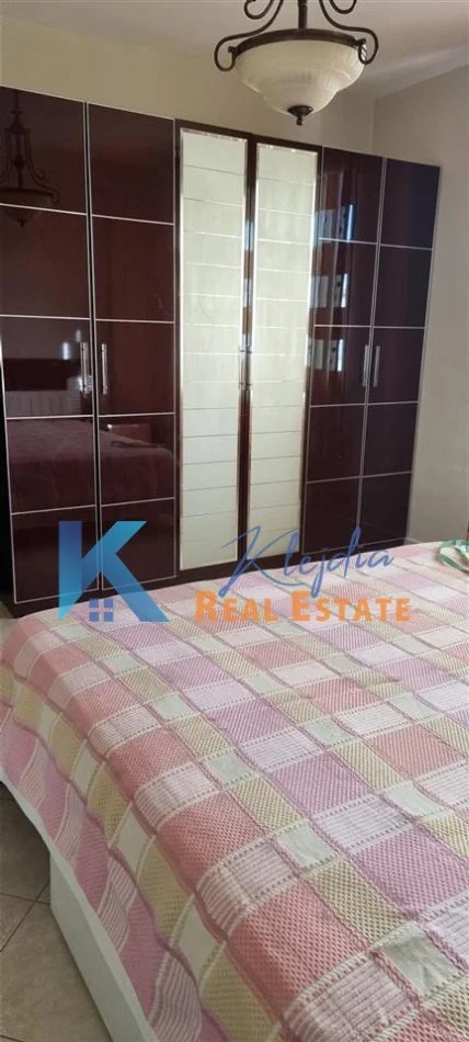 Tirane, jepet me qera apartament 3+1 Kati 5, 115 m² 750 € (21 Dhjetori, afer Supermarket Joena)