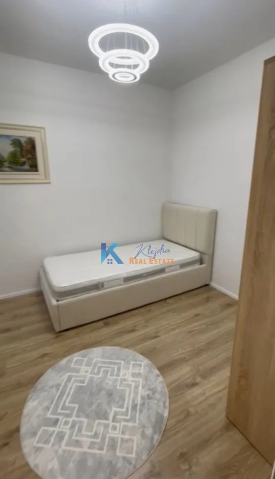 Tirane, jap me qera apartament 2+1+Ballkon Kati 10, 90 m² 500 € (Perballe Spitalit Amerikan 3)