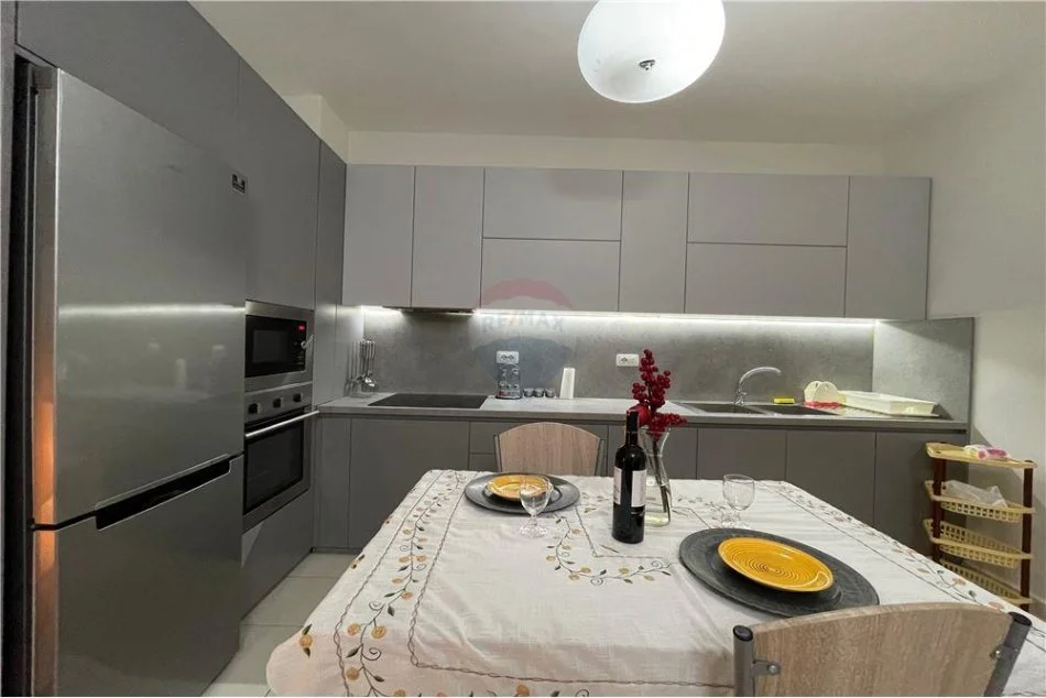 Tirane, jepet me qera apartament 1+1 Kati 3, 70 m² 500 € (Rruga Peti - Liqeni i Thatë)