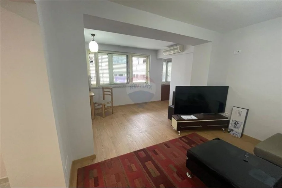 Tirane, jepet me qera apartament 1+1 Kati 3, 70 m² 500 € (Bllok - Garda)