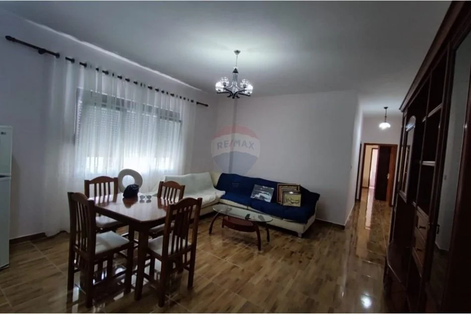 Tirane, jepet me qera apartament 2+1 Kati 4, 105 m² 550 € (Rruga Elbasanit)