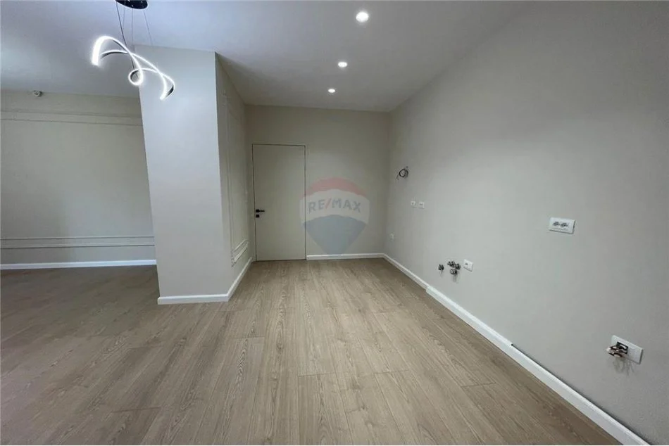 Tirane, shitet apartament 2+1 Kati 3, 103 m² 255.000 € (9 - kateshet - Qendër)