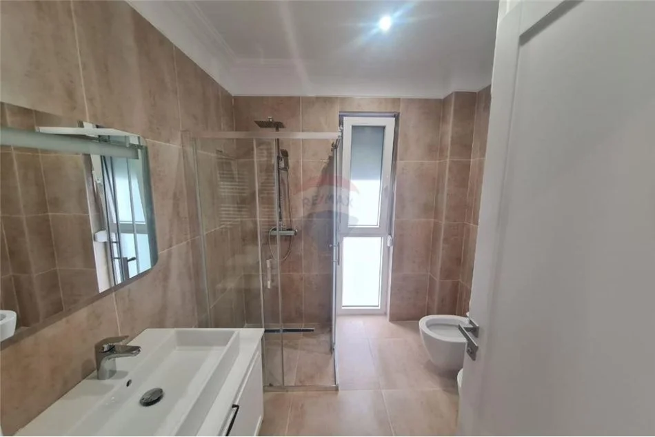 Tirane, shitet apartament 2+1 Kati 3, 110 m² 320.000 € (Rruga Liqeni i Thate - Tirana e Re - Liqeni i Tiranës)