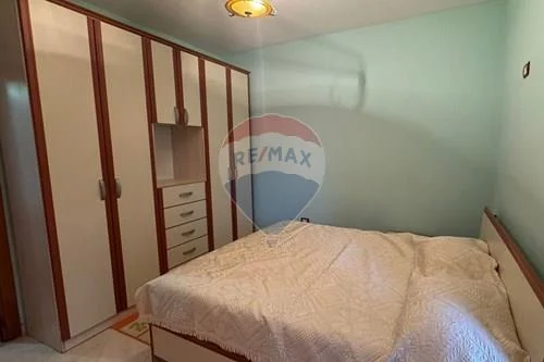 Tirane, jepet me qera apartament 1+1 Kati 4, 55 m² 450 € (Komuna e Parisit)