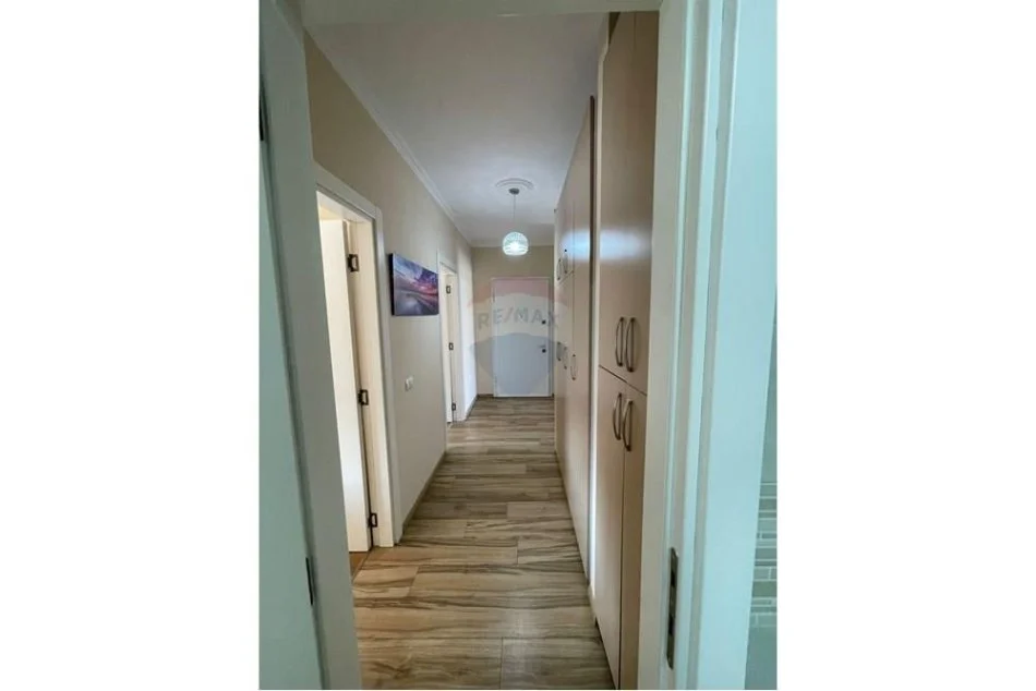 Tirane, shitet apartament 2+1 Kati 7, 96 m² 235.000 € (Rruga Robert Shvarc - Komuna e Parisit)