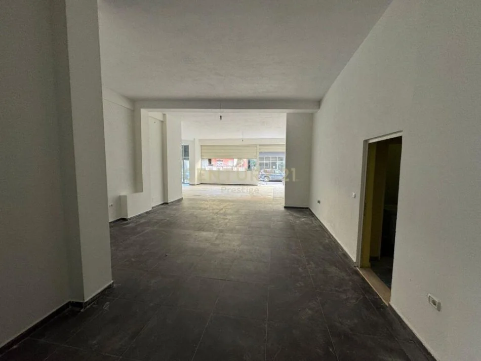 𝐕𝐥𝐨𝐫𝐞, 𝐣𝐞𝐩𝐞𝐭 𝐦𝐞 𝐪𝐞𝐫𝐚 𝐚𝐦𝐛𝐣𝐞𝐧𝐭 𝐛𝐢𝐳𝐧𝐞𝐬𝐢 𝐊𝐚𝐭𝐢 𝟎, 𝟓𝟎𝟎 𝐦² 𝟑.𝟎𝟎𝟎 € (𝐋𝐮𝐧𝐠𝐨𝐦𝐚𝐫𝐞)