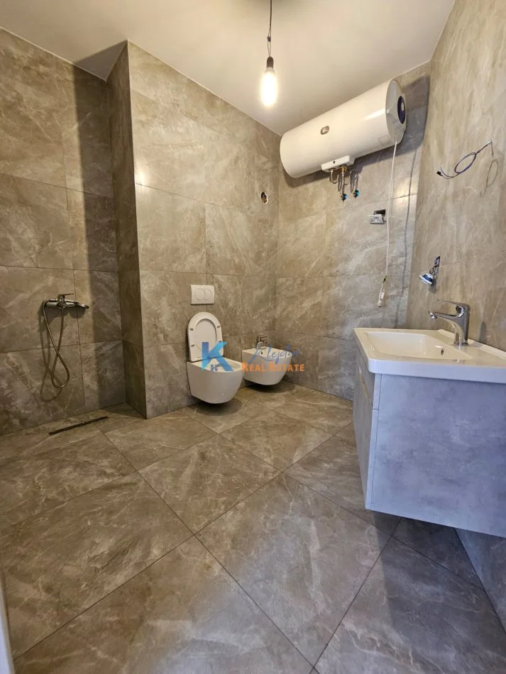 Tirane, shitet apartament 1+1+Ballkon Kati 3, 70 m² 136.000 € (Afer Shkolles se Baletit)