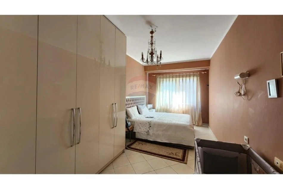 Tirane, jepet me qera apartament 2+1 Kati 2, 110 m² 500 € (Yzberisht)