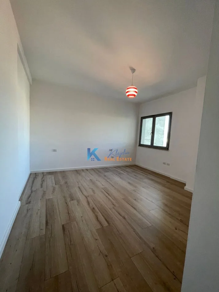 Tirane, shes apartament 1+1+Ballkon Kati 8, 76 m² 155.000 € (Zogu i Zi)
