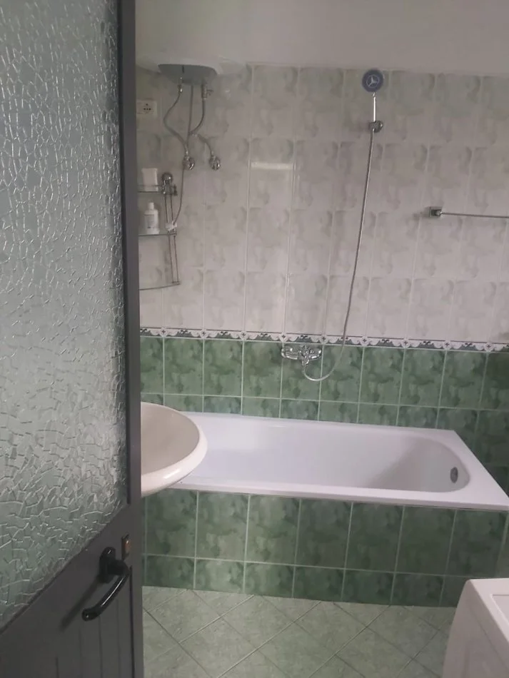 Tirane, jepet me qera Vile 3+1+Ballkon Kati 1, 300 m² 400 € 