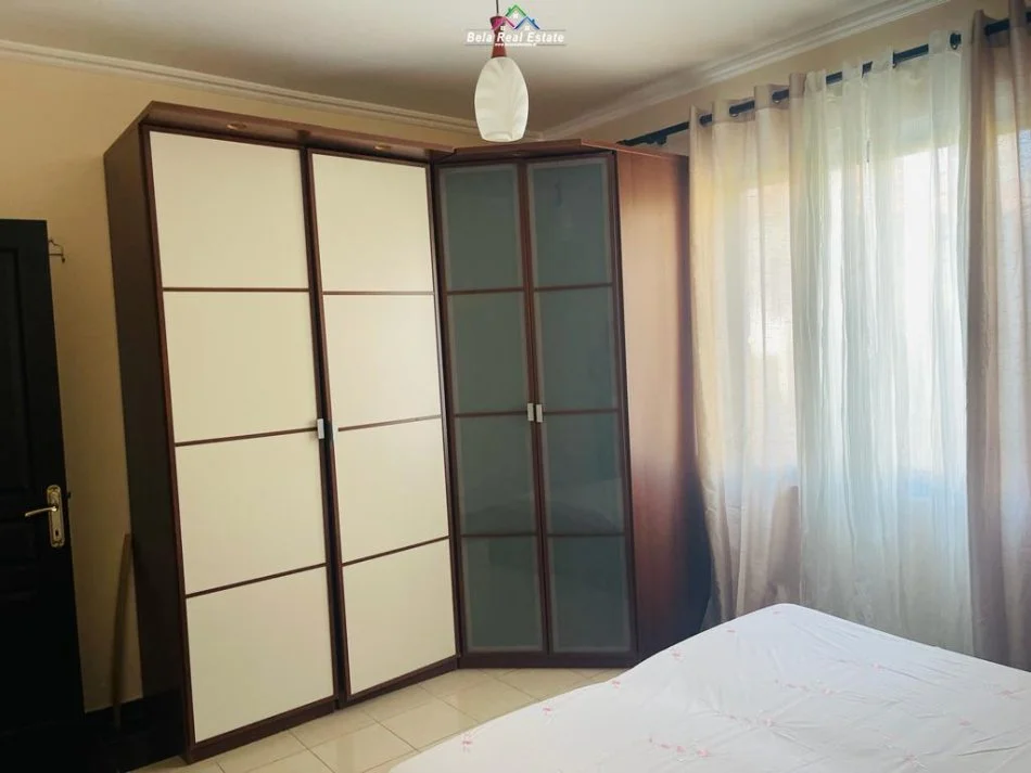 Tirane, jepet me qera apartament 2+1+Ballkon Kati 2, 85 m² 400 € (Rruga e Elbasanit, prane Pallatit te Brigadave)