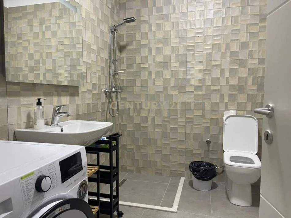 𝐓𝐢𝐫𝐚𝐧𝐞, 𝐣𝐞𝐩𝐞𝐭 𝐦𝐞 𝐪𝐞𝐫𝐚 𝐚𝐩𝐚𝐫𝐭𝐚𝐦𝐞𝐧𝐭 𝟐+𝟏 𝐊𝐚𝐭𝐢 𝟐, 𝟏𝟎𝟎 𝐦² 𝟏.𝟓𝟎𝟎 € (𝐑𝐚𝐝𝐢𝐨 𝐓𝐞𝐥𝐞𝐯𝐢𝐳𝐢𝐨𝐧𝐢 𝐒𝐡𝐪𝐢𝐩𝐭𝐚𝐫)