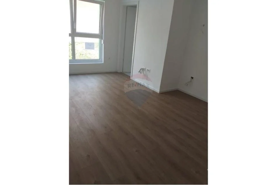Tirane, jepet me qera zyre Kati 2, 29 m² 250 € (Mihal Grameno)
