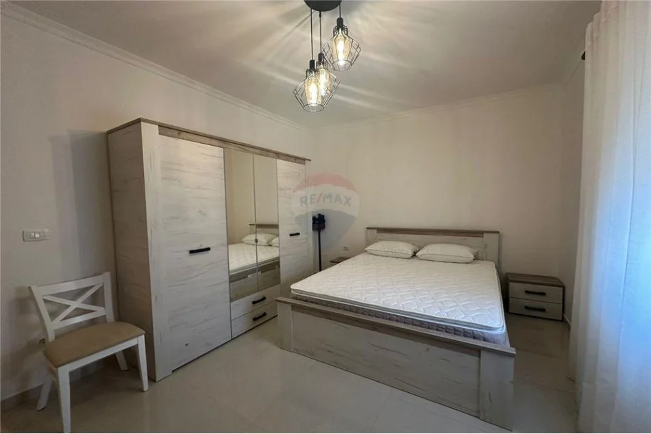 Tirane, jepet me qera apartament 2+1 Kati 3, 71 m² 700 € (Rruga e Durrësit)