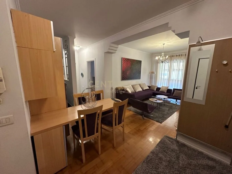 𝐓𝐢𝐫𝐚𝐧𝐞, 𝐣𝐞𝐩𝐞𝐭 𝐦𝐞 𝐪𝐞𝐫𝐚 𝐚𝐩𝐚𝐫𝐭𝐚𝐦𝐞𝐧𝐭 𝟏+𝟏 𝐊𝐚𝐭𝐢 𝟏, 𝟕𝟎 𝐦² 𝟏.𝟎𝟎𝟎 € (𝐑𝐚𝐝𝐢𝐨 𝐓𝐞𝐥𝐞𝐯𝐢𝐳𝐢𝐨𝐧𝐢 𝐒𝐡𝐪𝐢𝐩𝐭𝐚𝐫)