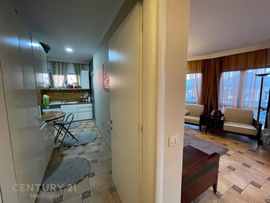 𝐓𝐢𝐫𝐚𝐧𝐞, 𝐣𝐞𝐩𝐞𝐭 𝐦𝐞 𝐪𝐞𝐫𝐚 𝐚𝐩𝐚𝐫𝐭𝐚𝐦𝐞𝐧𝐭+𝐯𝐞𝐫𝐚𝐧𝐝𝐞 | 𝐏𝐞𝐧𝐭𝐡𝐨𝐮𝐬𝐞 𝟑+𝟏 𝐊𝐚𝐭𝐢 𝟏𝟒, 𝟏𝟔𝟐 𝐦² 𝟏.𝟓𝟎𝟎 € (𝐙𝐨𝐠𝐮 𝐈 𝐙𝐢)