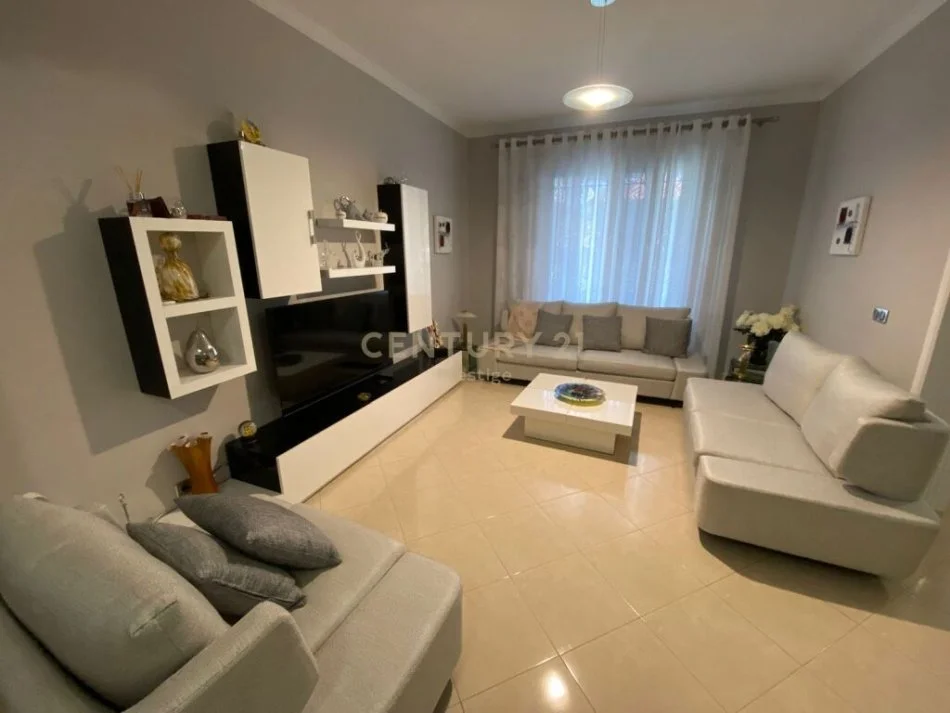 𝐓𝐢𝐫𝐚𝐧𝐞, 𝐬𝐡𝐢𝐭𝐞𝐭 𝐕𝐢𝐥𝐞 , 𝟐𝟕𝟒 𝐦² 𝟑𝟓𝟗.𝟎𝟎𝟎 € (𝐑𝐫𝐮𝐠𝐚 𝐆𝐣𝐨𝐧 𝐌𝐢𝐥𝐢, 𝐁𝐮𝐥𝐞𝐯𝐚𝐫𝐝𝐢 𝐢 𝐑𝐢)