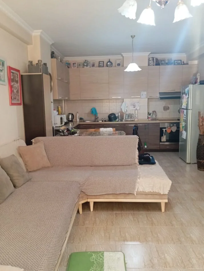 Tirane, shitet apartament 1+1 Kati 5, 1 m² 83.000 € (pallatet cabej)