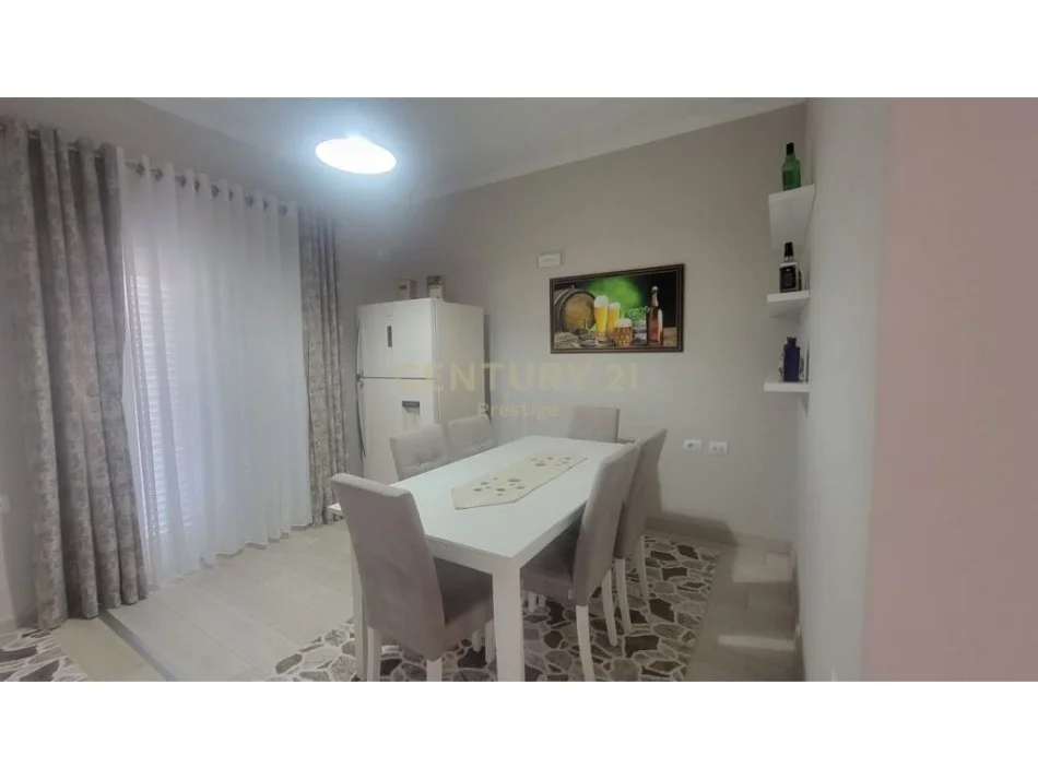 𝐓𝐢𝐫𝐚𝐧𝐞, 𝐣𝐞𝐩𝐞𝐭 𝐦𝐞 𝐪𝐞𝐫𝐚 𝐚𝐩𝐚𝐫𝐭𝐚𝐦𝐞𝐧𝐭 𝟐+𝟏 𝐊𝐚𝐭𝐢 𝟐, 𝟏𝟐𝟓 𝐦² 𝟔𝟎𝟎 € (𝐕𝐢𝐥𝐚𝐭 𝐀𝐦𝐞𝐫𝐢𝐤𝐚𝐧𝐞, 𝐕𝐢𝐥𝐚𝐭 𝐆𝐣𝐞𝐫𝐦𝐚𝐧𝐞)