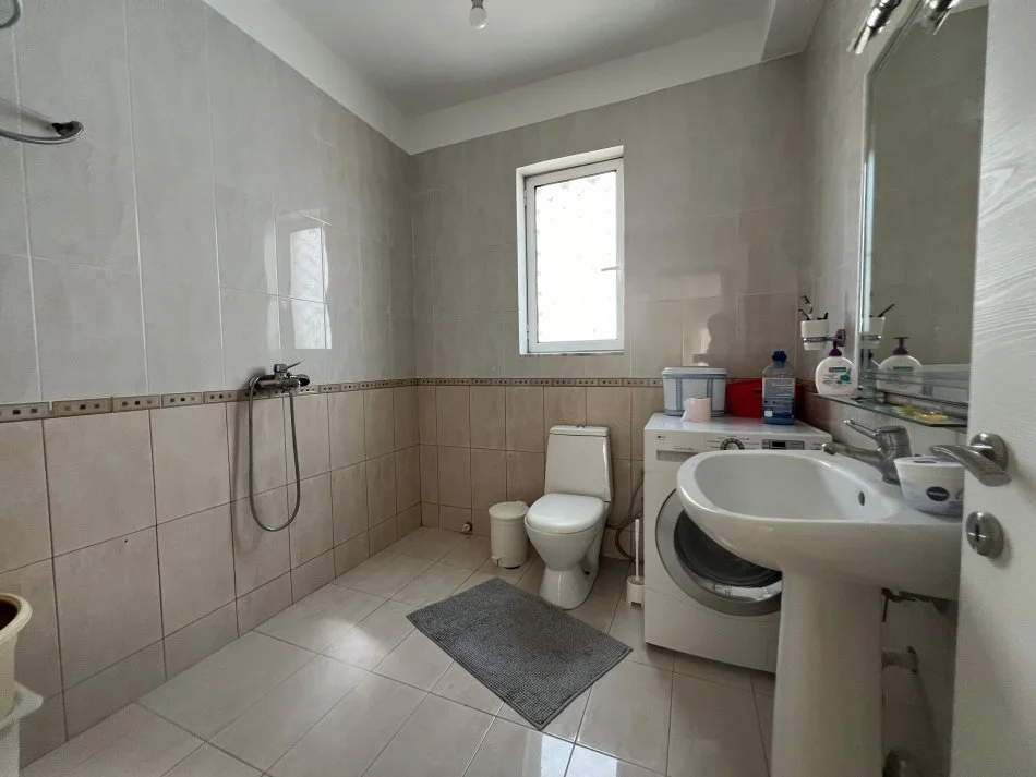 Tirane, shitet Vile 3 Katshe , 350 m² 490.000 € (laprake)