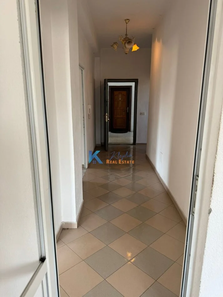 Tirane, shitet apartament 2+1 Kati 5, 115 m² 115.000 € (Laprake, afer Kupoles)