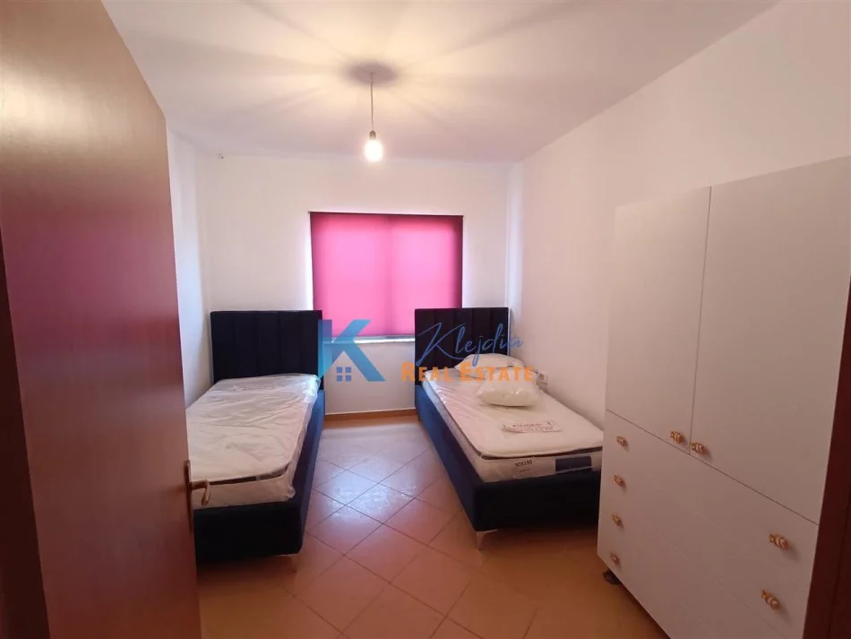 Tirane, jepet me qera apartament 2+1 Kati 9, 100 m² (21 Dhjetori, afer Ish Universitetit UET)