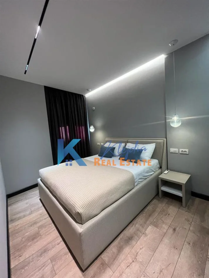 Tirane, jepet me qera apartament 2+1 Kati 4, 64 m² 1.500 € (Rruga e Barrikadave, afer shkolles Lidhja e Prizrenit)