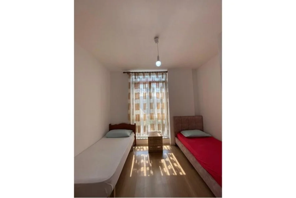 Tirane, jepet me qera apartament 2+1 Kati 3, 95 m² 450 € (Shkolla e Baletit - Tregu Elektrik)