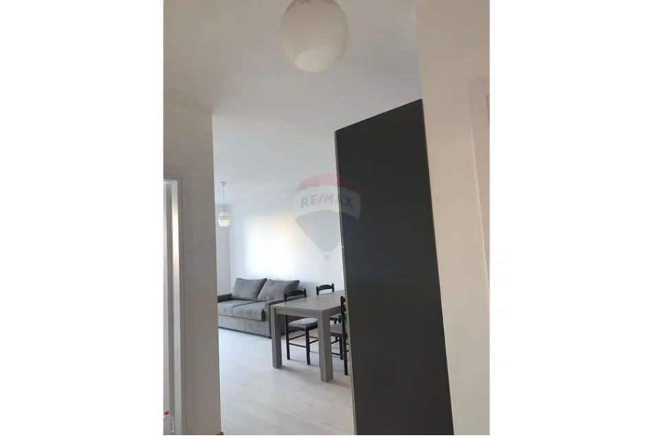 Tirane, jepet me qera apartament 1+1 Kati 2, 75 m² 470 € (Fusha e Aviacionit)