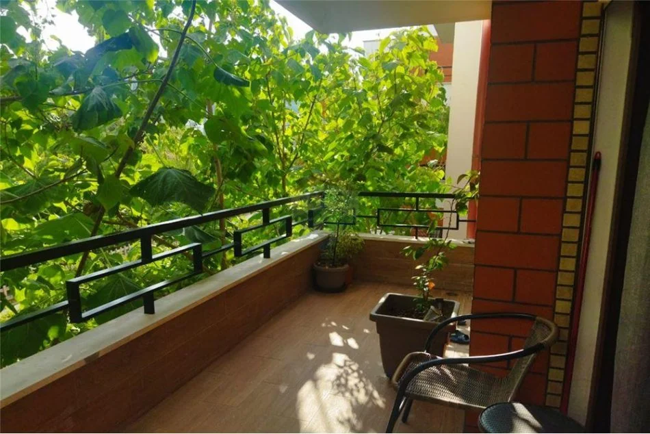 Tirane, jepet me qera apartament 2+1 Kati 3, 89 m² 550 € (kompleksi Fratari - Kopshti Botanik)