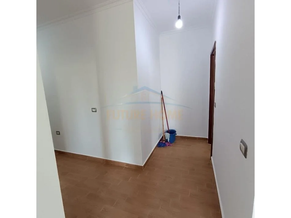 Vlore, shitet apartament 2+1 Kati 2, 106 m² 200.000 € (Lungomare)