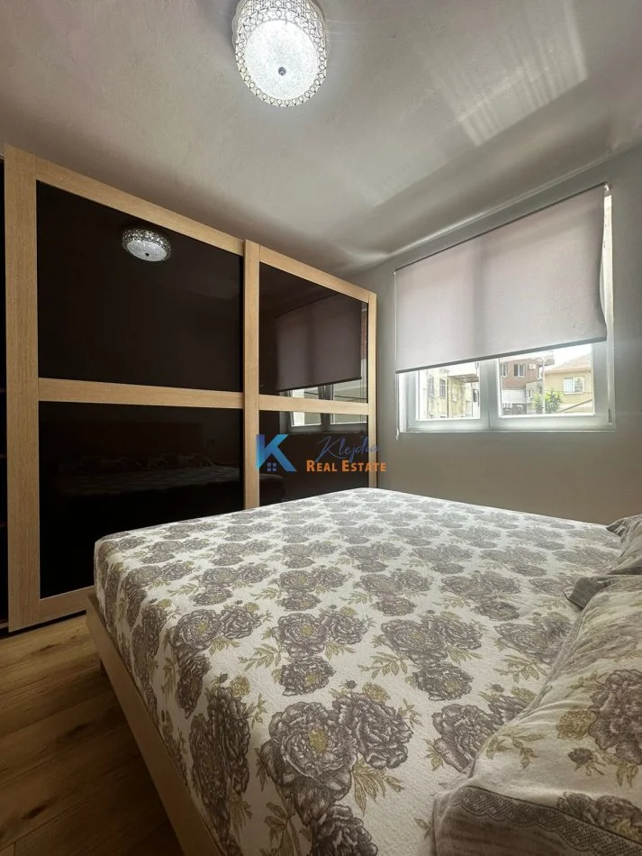 Tirane, shitet apartament 2+1+Ballkon Kati 2, 73 m² 155.000 € (Rruga Mine Peza)