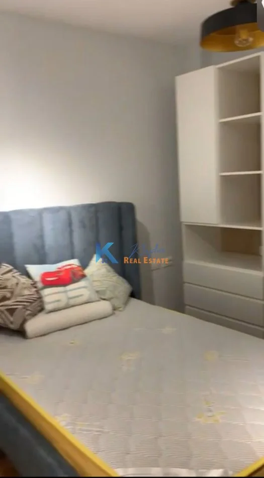 Tirane, jepet me qera apartament 3+1 Kati 4, 155 m² 850 € (Kopshti Botanik, afer Xhamise)