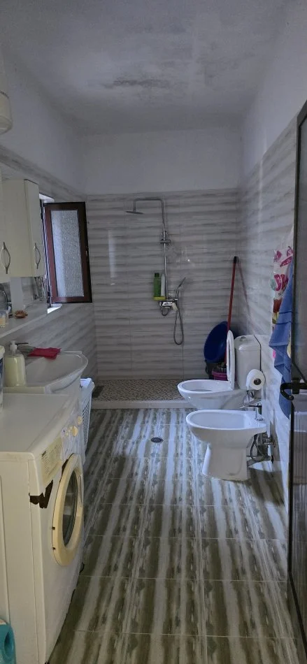 Durres, shitet shtepi 2+1 , 212 m² 212.000 € (I negociueshëm)(Shkolla 2 Gjelat - Rruga Aleksander Goga)