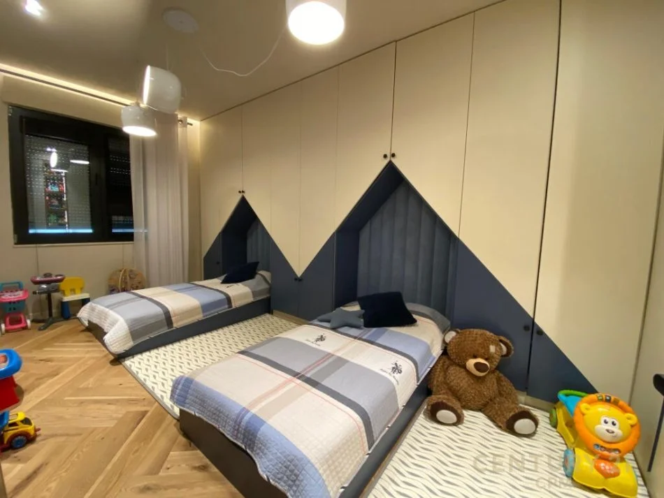 𝐓𝐢𝐫𝐚𝐧𝐞, 𝐣𝐞𝐩𝐞𝐭 𝐦𝐞 𝐪𝐞𝐫𝐚 𝐚𝐩𝐚𝐫𝐭𝐚𝐦𝐞𝐧𝐭 𝟑+𝟏 𝐊𝐚𝐭𝐢 𝟒, 𝟏𝟖𝟖 𝐦² 𝟑.𝟎𝟎𝟎 € (𝐈𝐬𝐡 𝐁𝐥𝐥𝐨𝐤𝐮)