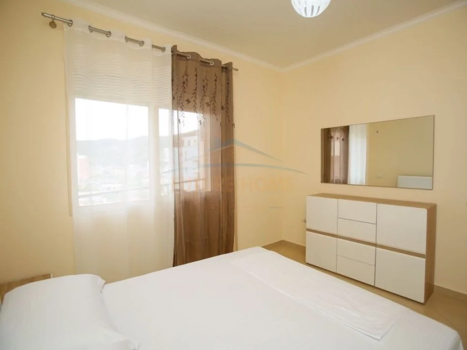 Vlore, jepet me qera apartament 1+1+Garazh Kati 7, 65 m² 350 € (Pas CHIC Hotel, Rruga Cameria) RV44307