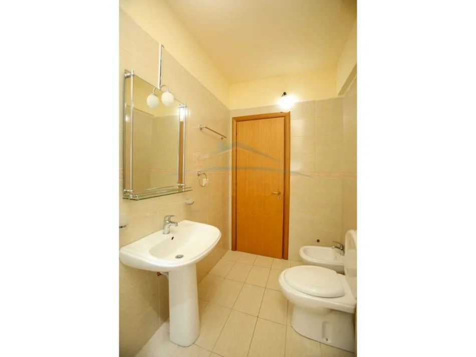 Vlore, jepet me qera apartament Kati 6, 60 m² 300 € (Te Restorant Tradicional, pas Big Scoop, Lungomare) RV44310