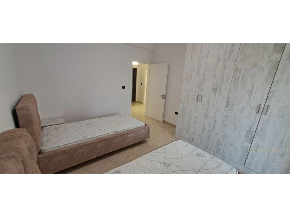 Tirane, jepet me qera apartament 2+1+Ballkon Kati 2, 102 m² 600 € (Adresa: Tregu elektrik, Tregu Elektrik)