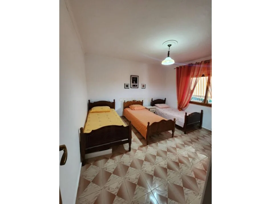 Tirane, jepet me qera apartament 2+1+Ballkon Kati 2, 132 m² 450 € (Adresa: Shkozë)