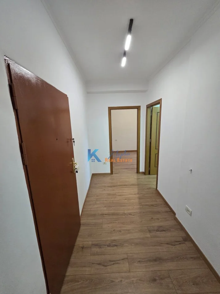 Tirane, shitet apartament 1+1+Ballkon Kati 5, 55 m² 900.000 € (Rruga e Dibres, prane Fakultetit te Mjeksise)