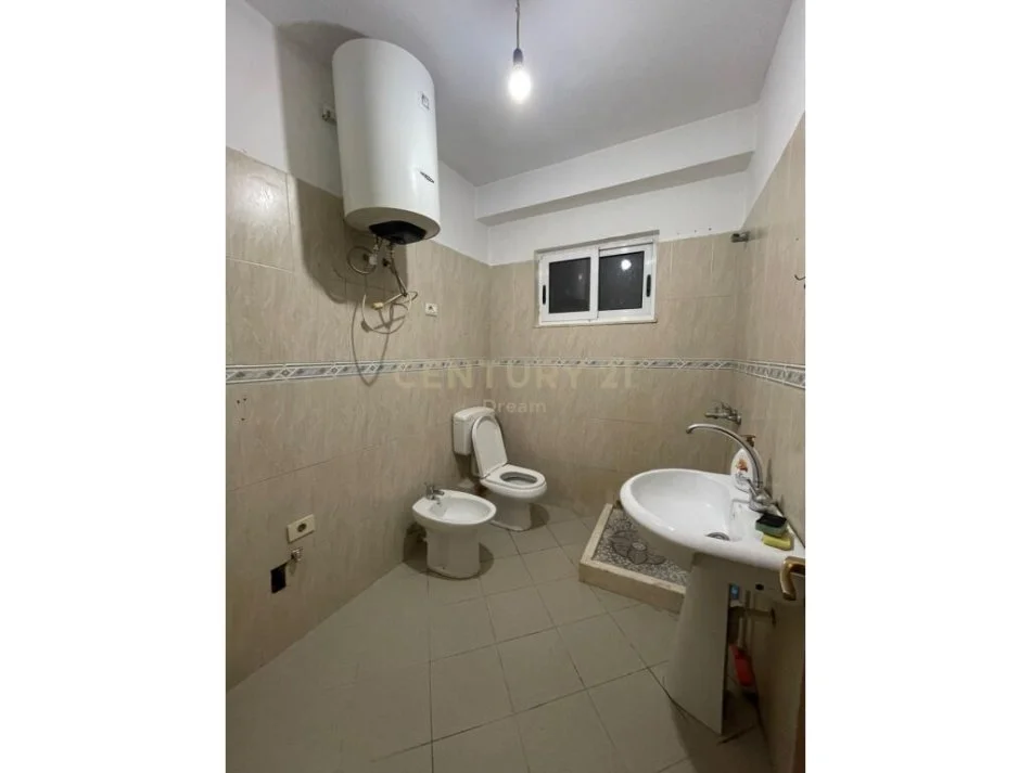 Tirane, shitet apartament 2+1+Ballkon Kati 6, 120.000 € (Porcelan)
