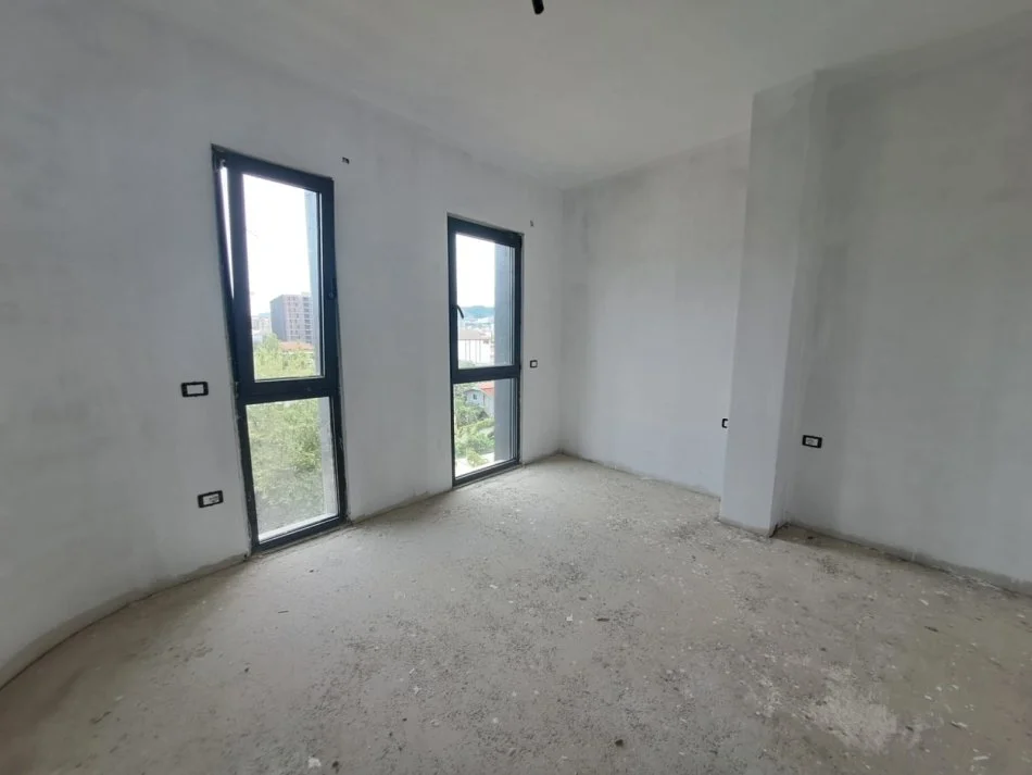 Tirane, shes 2+1+Ballkon Kati 3, 112 m² 170.000 €
