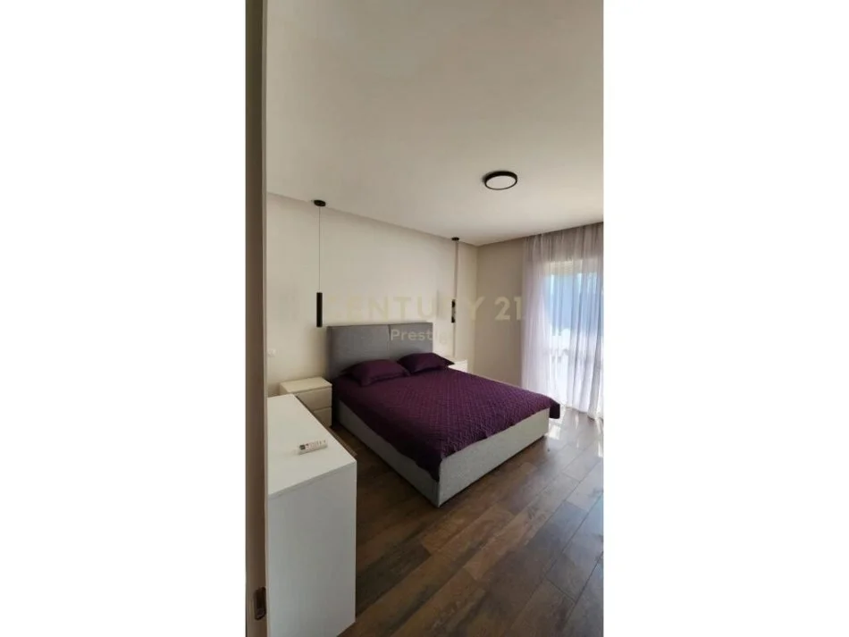 𝐓𝐢𝐫𝐚𝐧𝐞, 𝐣𝐞𝐩𝐞𝐭 𝐦𝐞 𝐪𝐞𝐫𝐚 𝐚𝐩𝐚𝐫𝐭𝐚𝐦𝐞𝐧𝐭 𝟑+𝟏 𝐊𝐚𝐭𝐢 𝟗, 𝟏𝟓𝟑 𝐦² 𝟐.𝟓𝟎𝟎 € (𝐑𝐫𝐮𝐠𝐚 𝐞 𝐄𝐥𝐛𝐚𝐬𝐚𝐧𝐢𝐭)