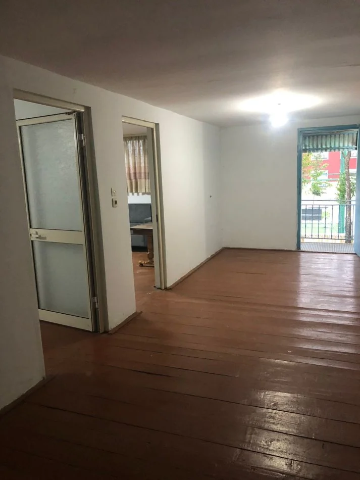 Tirane, jepet me qera magazine Kati 0, 600 m² 1.000 € 