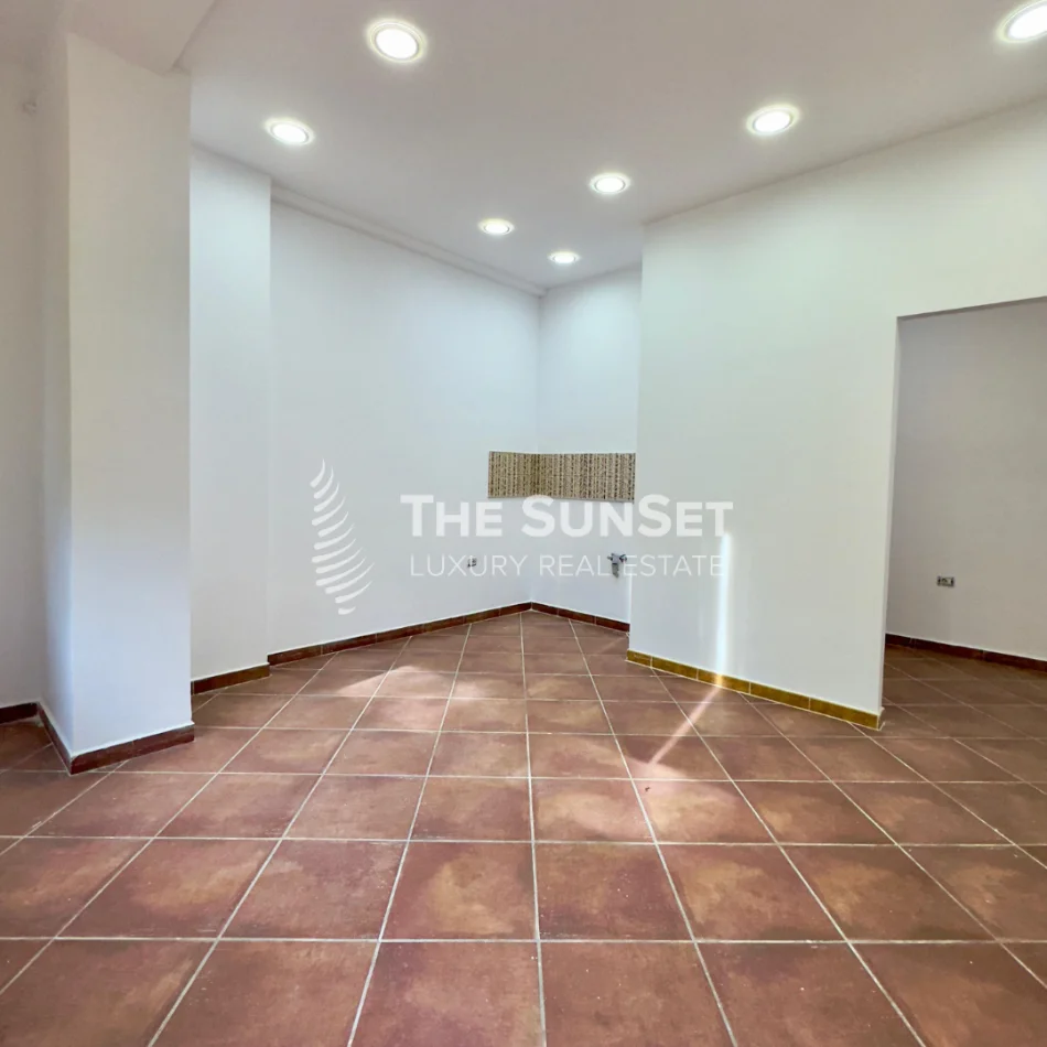 Tirane, jepet me qera 1+1 Kati 1, 56 m² 450 € (Selvia)