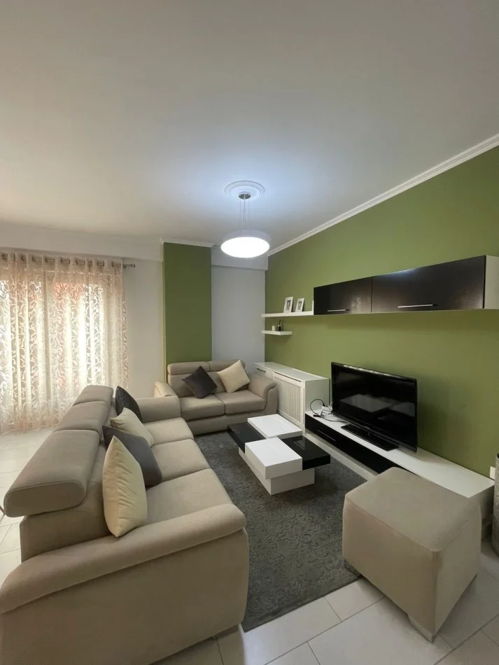 Tirane, jepet me qera apartament 2+1+Ballkon Kati 5, 110 m² 1.000 € (rruga e kavajes)