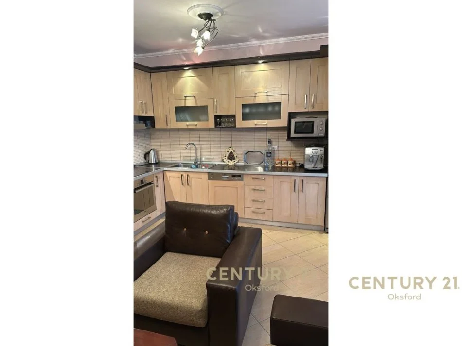 𝐓𝐢𝐫𝐚𝐧𝐞, 𝐣𝐞𝐩𝐞𝐭 𝐦𝐞 𝐪𝐞𝐫𝐚 𝐚𝐩𝐚𝐫𝐭𝐚𝐦𝐞𝐧𝐭 𝟐+𝟏 𝐊𝐚𝐭𝐢 𝟓, 𝟏𝟐𝟎 𝐦² 𝟕𝟐𝟎 € (𝐑𝐫𝐮𝐠𝐚 𝐞 𝐊𝐚𝐯𝐚𝐣ë𝐬)